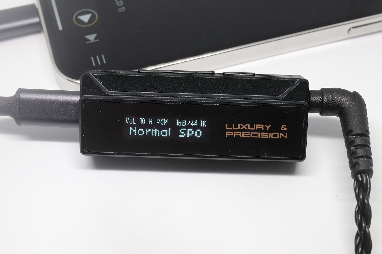iPhoneに好適なコンパクトDAC、LUXURY & PRECISION W2: Music TO GO!