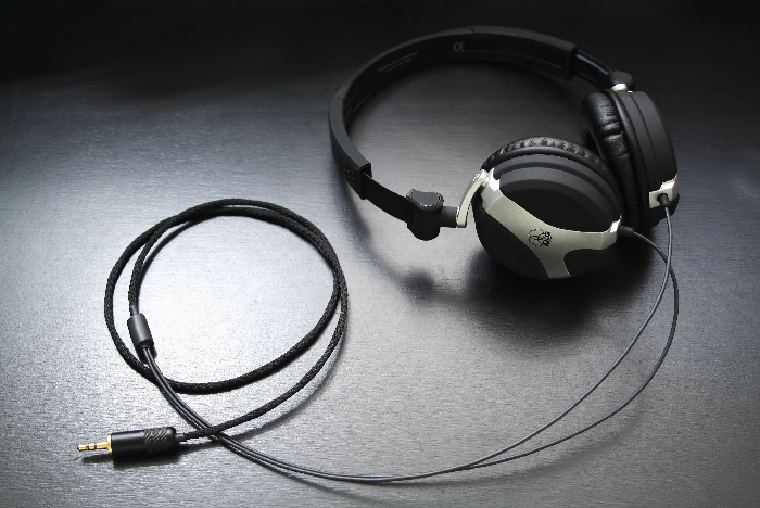 OFFERT  CASQUE AKG 81DJ 